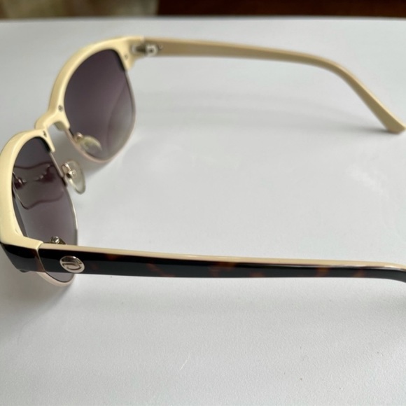 Sunglasses for women - Picture 3 of 5